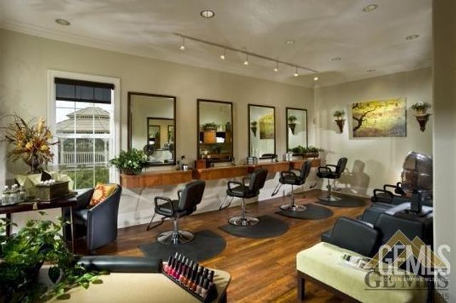 6211 Shelburne Drive, Bakersfield, CA 93306