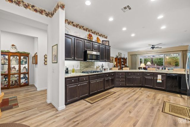 6211 Shelburne Drive, Bakersfield, CA 93306