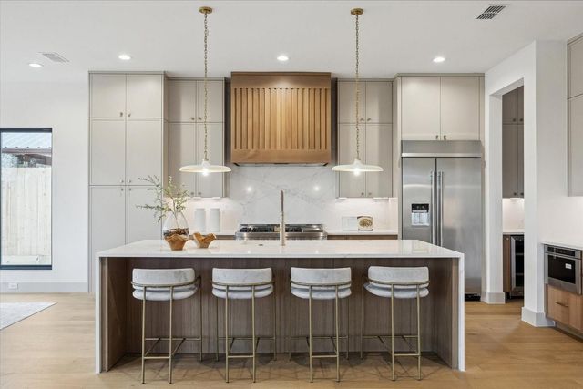 7210 Jalna Street, Houston, TX 77055