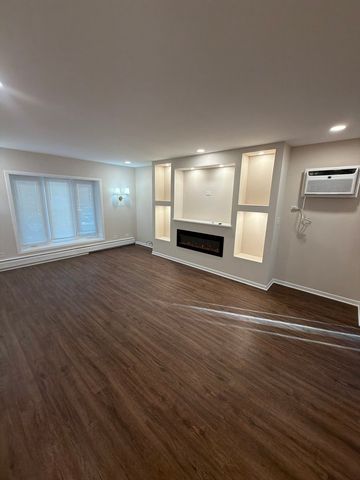 516 S La Grange Road 1, La Grange, IL 60525