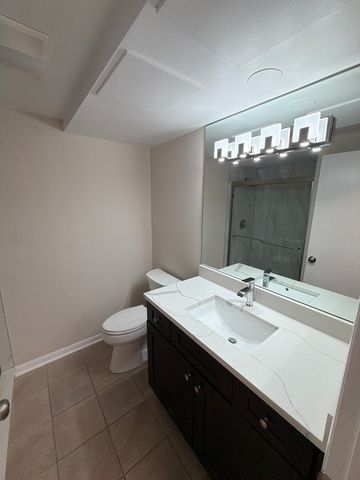 516 S La Grange Road 1, La Grange, IL 60525
