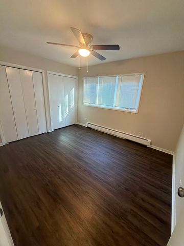 516 S La Grange Road 1, La Grange, IL 60525