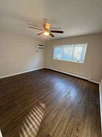 516 S La Grange Road 1, La Grange, IL 60525