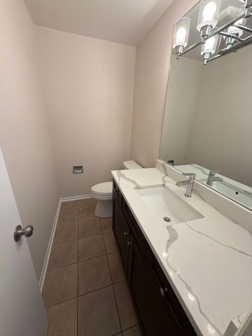 516 S La Grange Road 1, La Grange, IL 60525