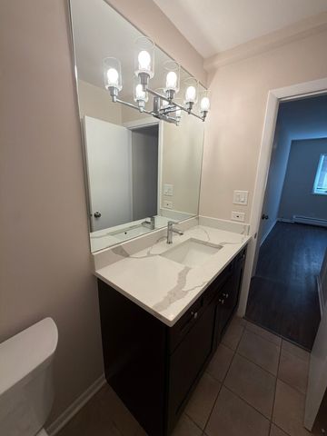516 S La Grange Road 1, La Grange, IL 60525