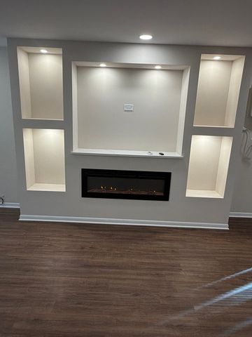 516 S La Grange Road 1, La Grange, IL 60525