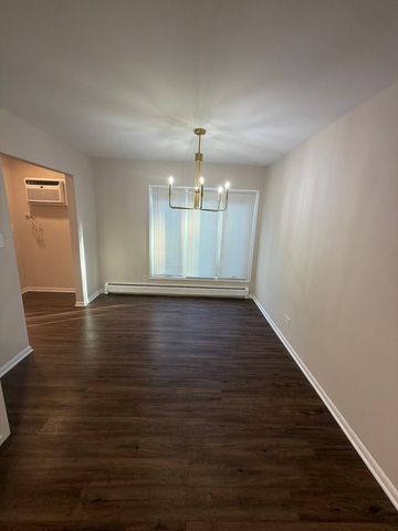 516 S La Grange Road 1, La Grange, IL 60525