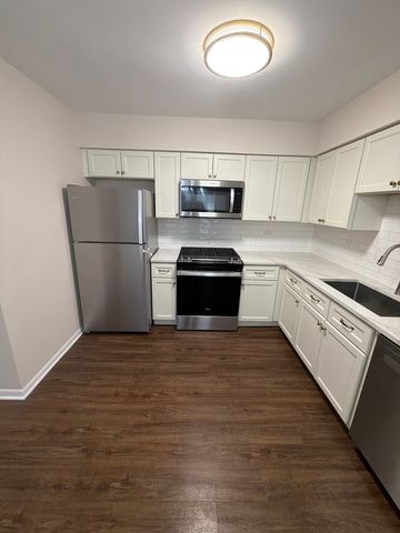 516 S La Grange Road 1, La Grange, IL 60525