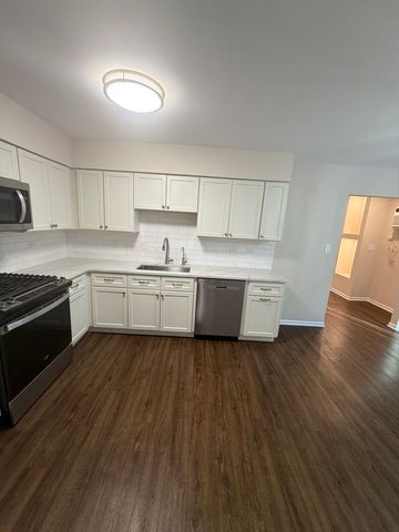 516 S La Grange Road 1, La Grange, IL 60525
