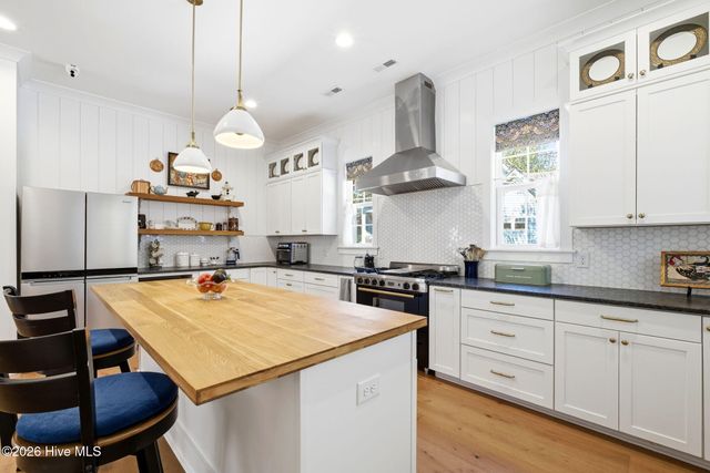 6108 Harbor Oaks Drive, Southport, NC 28461