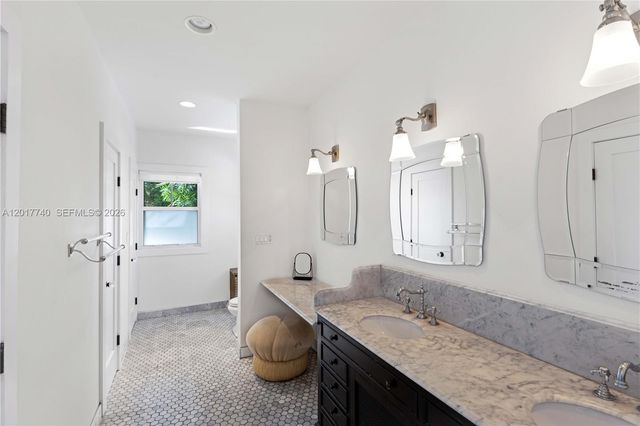 6845 SW 98th St, Pinecrest, FL 33156