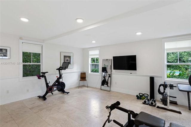 6845 SW 98th St, Pinecrest, FL 33156