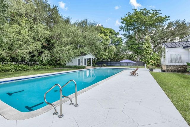 6845 SW 98th St, Pinecrest, FL 33156