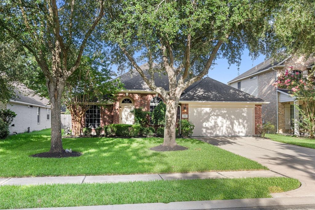 4902 Bonny Loch Lane, Houston, TX 77084
