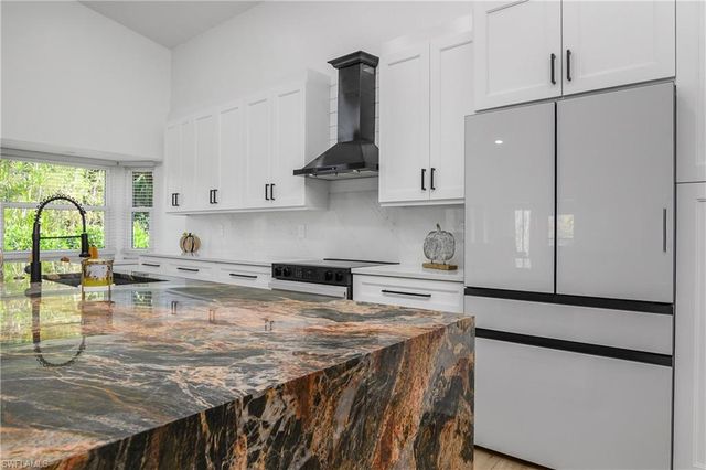401 Countryside DR, Naples, FL 34104