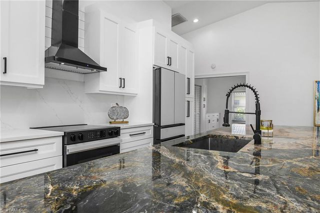 401 Countryside DR, Naples, FL 34104