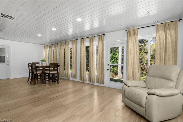 401 Countryside DR, Naples, FL 34104
