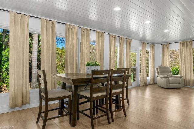 401 Countryside DR, Naples, FL 34104