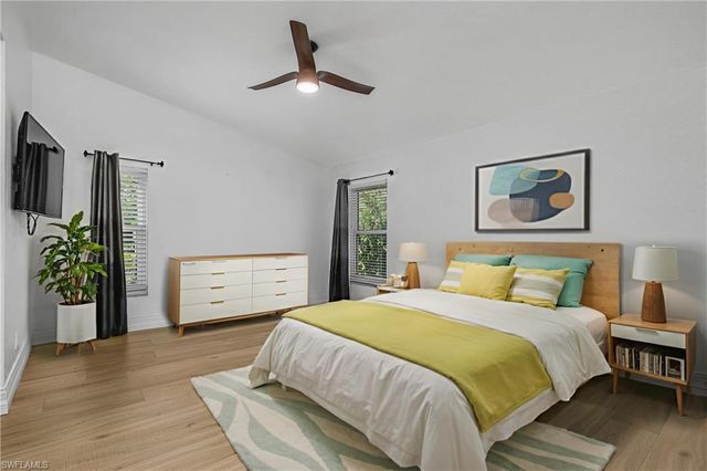 401 Countryside DR, Naples, FL 34104