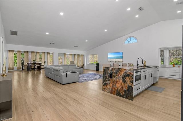 401 Countryside DR, Naples, FL 34104