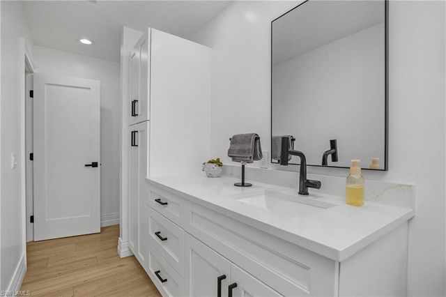 401 Countryside DR, Naples, FL 34104