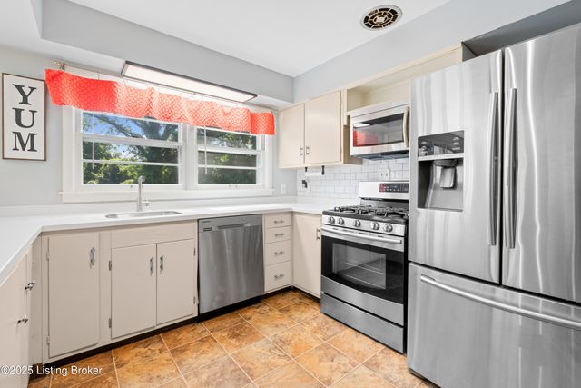 5901 S Watterson Trail, Louisville, KY 40291
