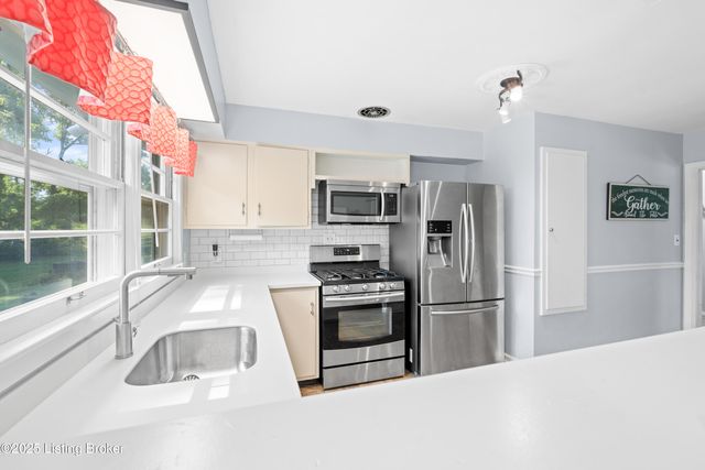 5901 S Watterson Trail, Louisville, KY 40291