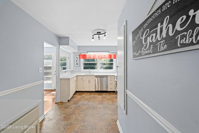 5901 S Watterson Trail, Louisville, KY 40291