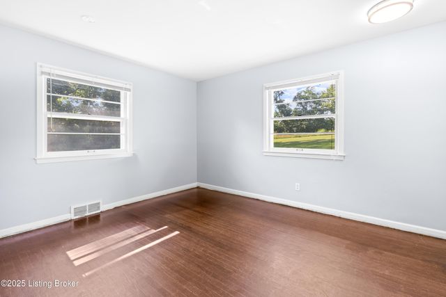 5901 S Watterson Trail, Louisville, KY 40291