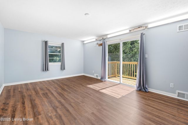 5901 S Watterson Trail, Louisville, KY 40291