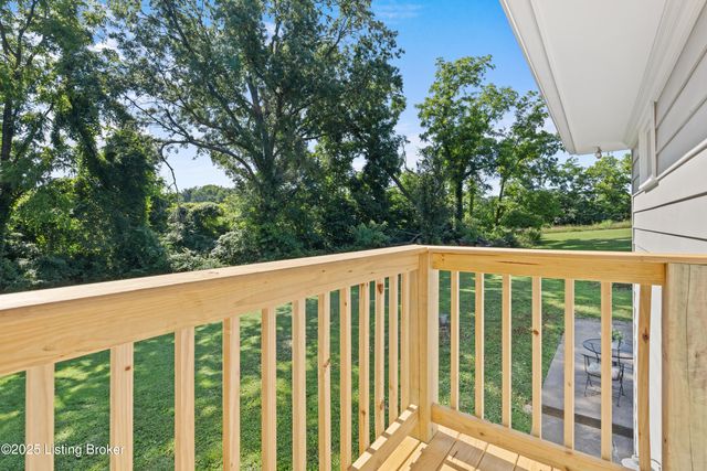 5901 S Watterson Trail, Louisville, KY 40291