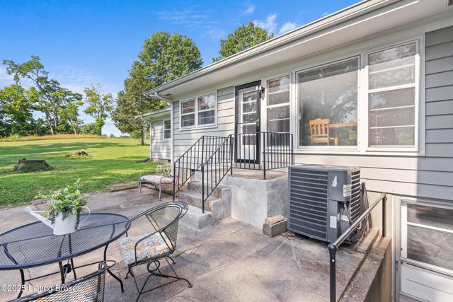 5901 S Watterson Trail, Louisville, KY 40291