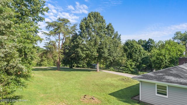 5901 S Watterson Trail, Louisville, KY 40291
