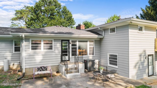 5901 S Watterson Trail, Louisville, KY 40291