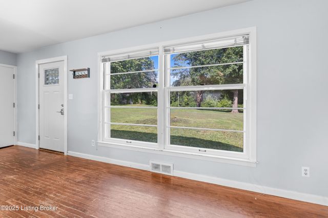 5901 S Watterson Trail, Louisville, KY 40291