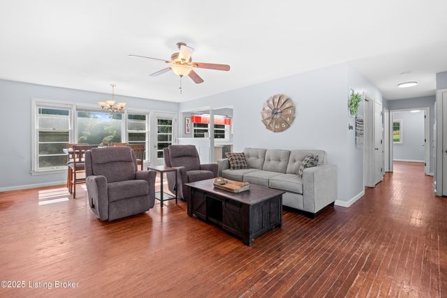 5901 S Watterson Trail, Louisville, KY 40291