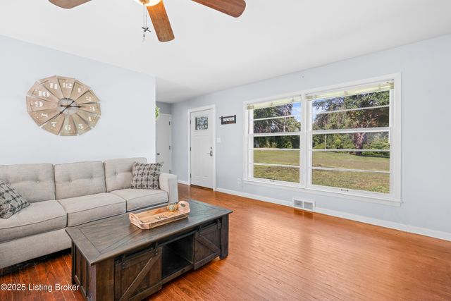 5901 S Watterson Trail, Louisville, KY 40291