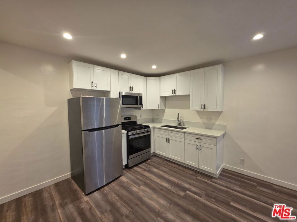 2012 S Holt Avenue 2016, Los Angeles, CA 90034