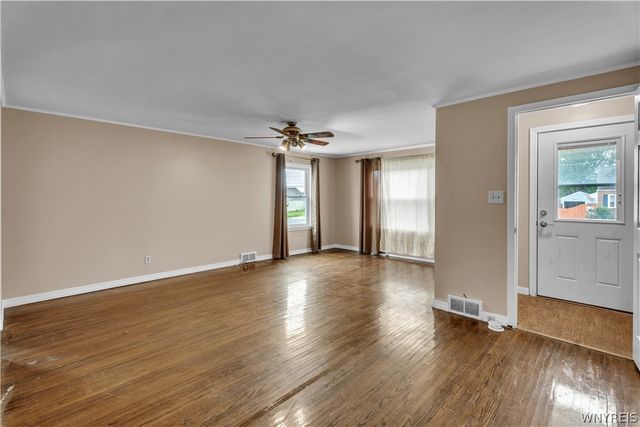 124 Park Edge Dr, Cheektowaga, NY 14225