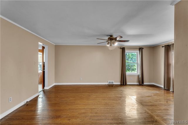 124 Park Edge Dr, Cheektowaga, NY 14225