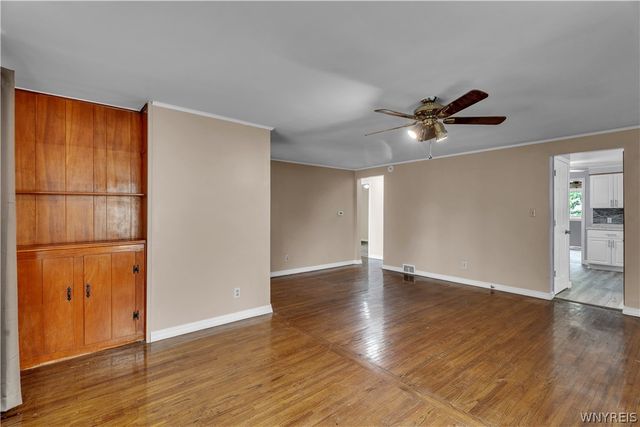 124 Park Edge Dr, Cheektowaga, NY 14225