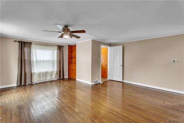 124 Park Edge Dr, Cheektowaga, NY 14225