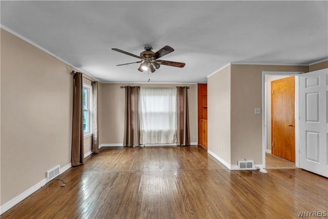 124 Park Edge Dr, Cheektowaga, NY 14225