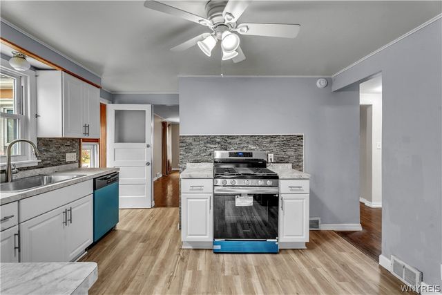 124 Park Edge Dr, Cheektowaga, NY 14225