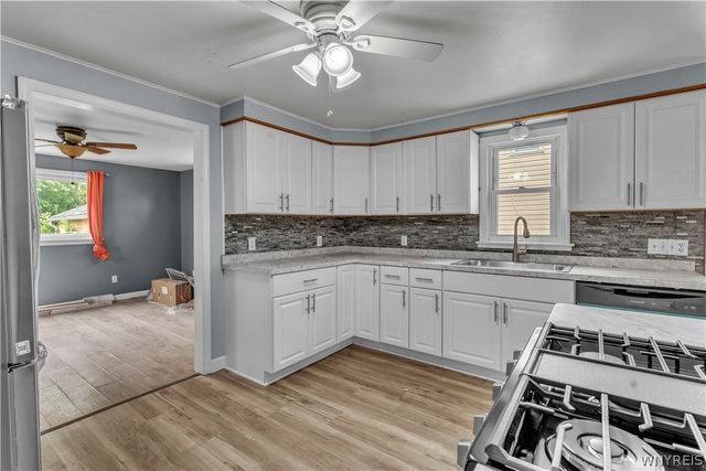 124 Park Edge Dr, Cheektowaga, NY 14225