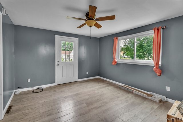124 Park Edge Dr, Cheektowaga, NY 14225
