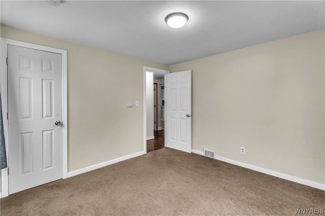 124 Park Edge Dr, Cheektowaga, NY 14225