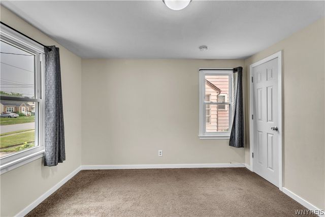 124 Park Edge Dr, Cheektowaga, NY 14225