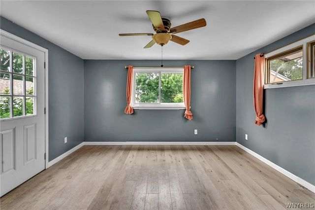 124 Park Edge Dr, Cheektowaga, NY 14225