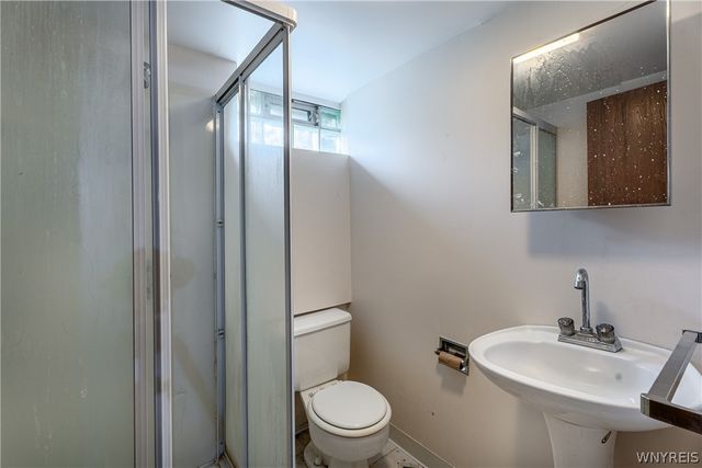 124 Park Edge Dr, Cheektowaga, NY 14225